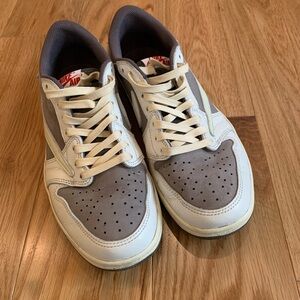 Travis Scott x Air Jordan size 9